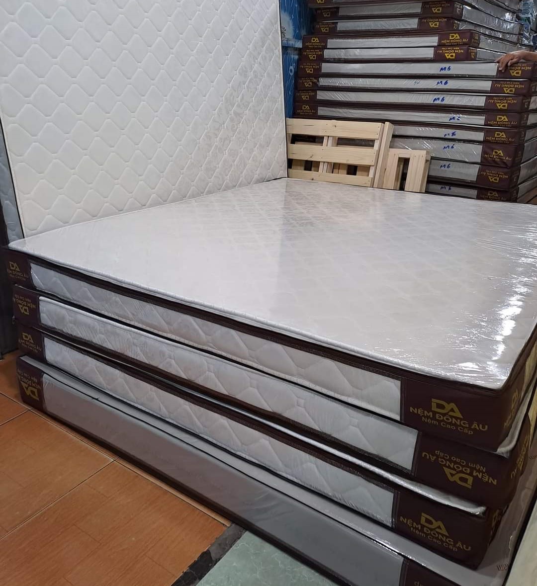 Nệm Cao Su Tổng Hợp Đông Âu 140cm x 200cm x 10cm
